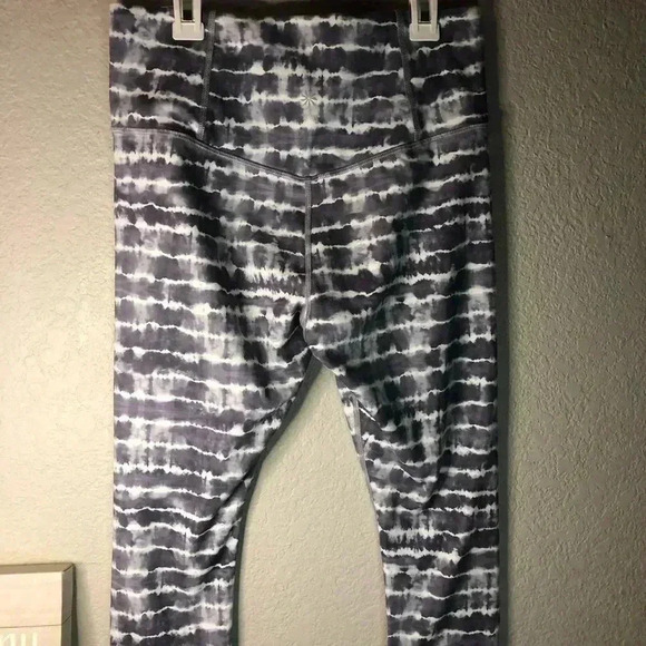 Athleta Elation Printed Capri Pants NWOT size MP - Picture 6 of 7